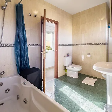 Stunning In Lagunas De Mijas Apartment Fuengirola